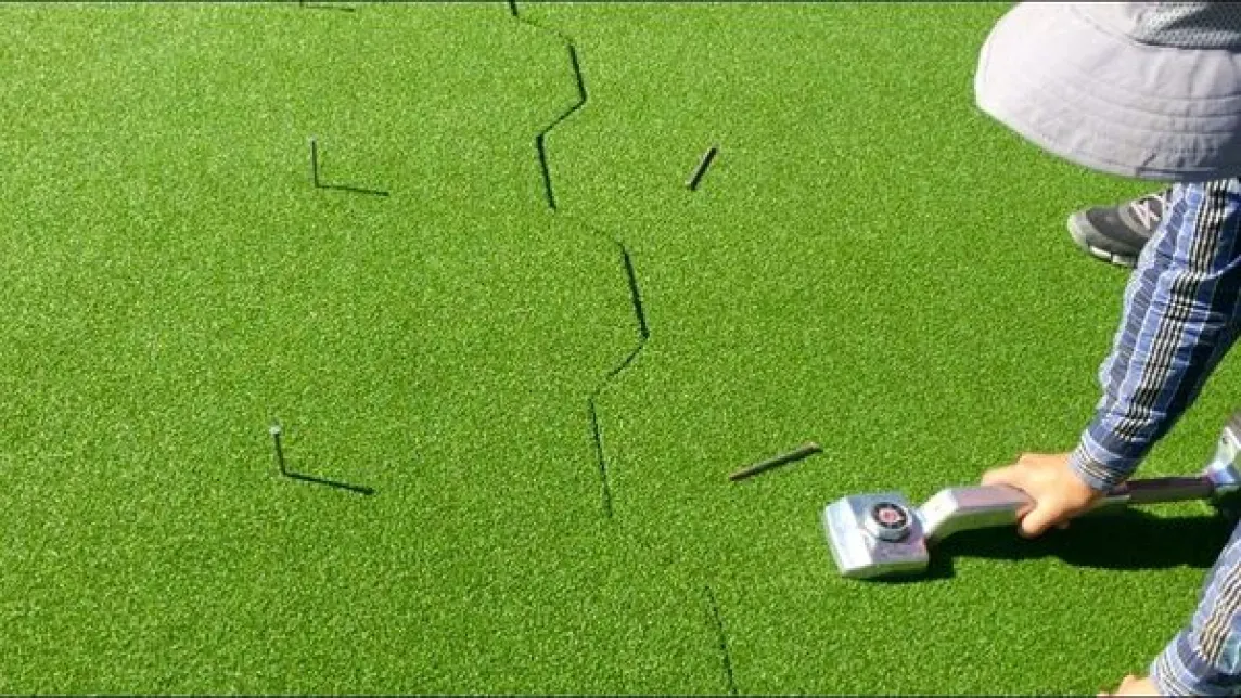 Artificial Turf Putting Green Seam Joining Process